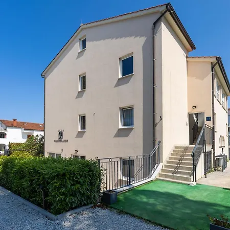 Apartment Mareta *